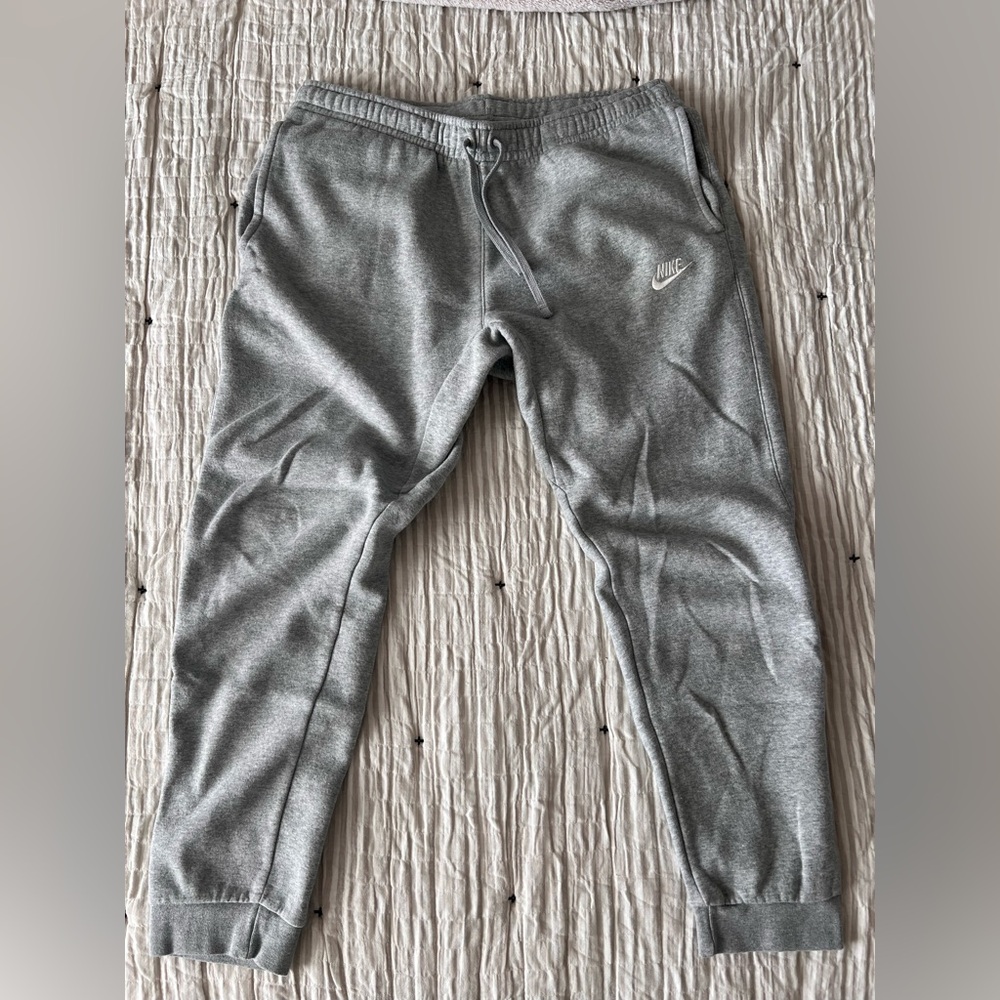 Nike Men’s Heather Gray Joggers